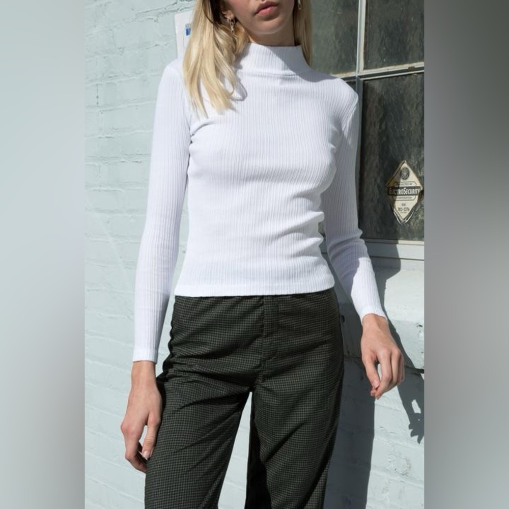 NEW Brandy Melville Turtleneck White Longsleeve!!
